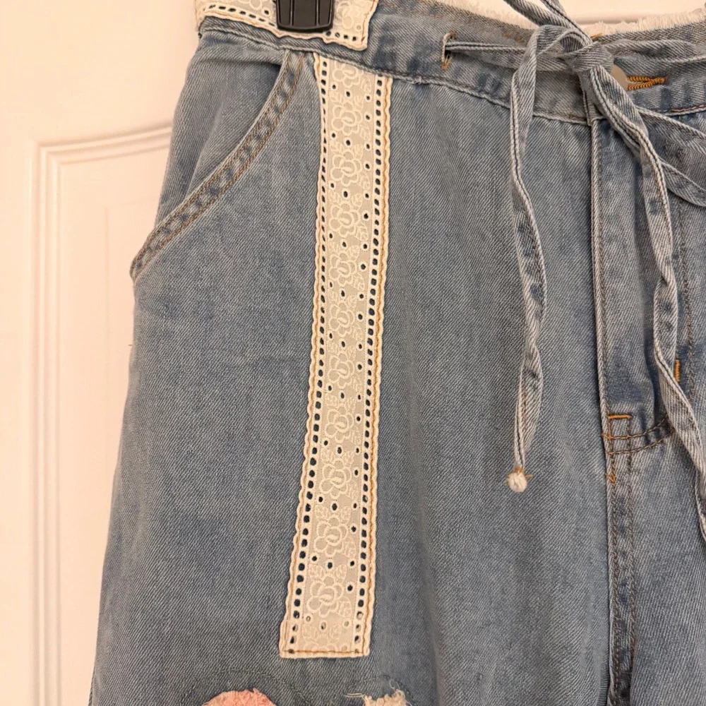 189. Floral Patchwork Heart Embroidered Wide Leg Jeans Light Wash Lace Trim Boho